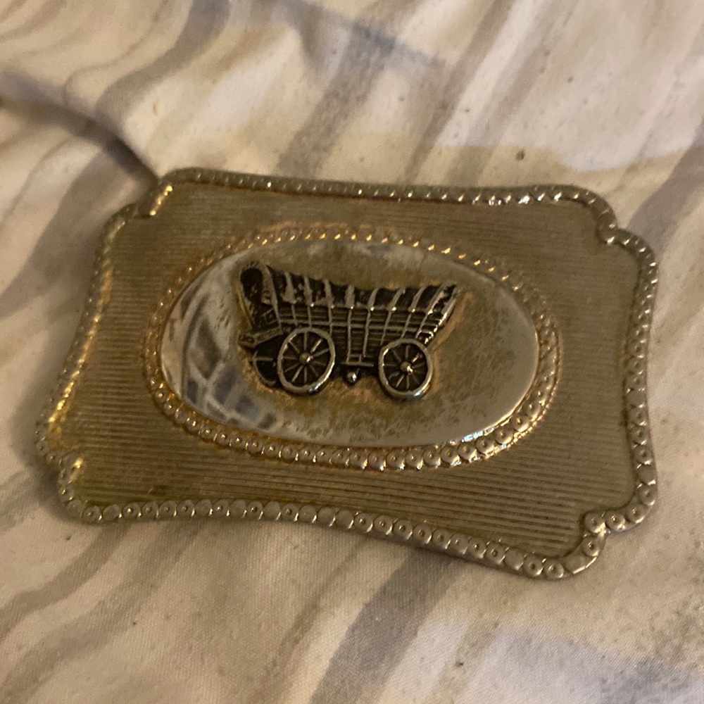 Country covered wagon belt buckle